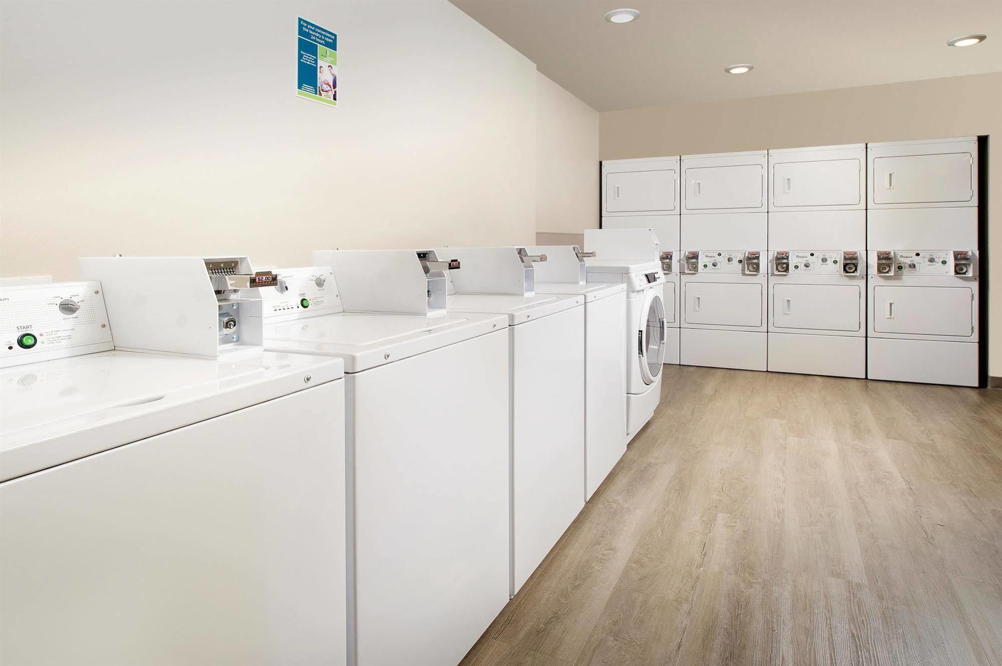 Woodspring Suites Fargo North Near Ndsu ภายนอก รูปภาพ